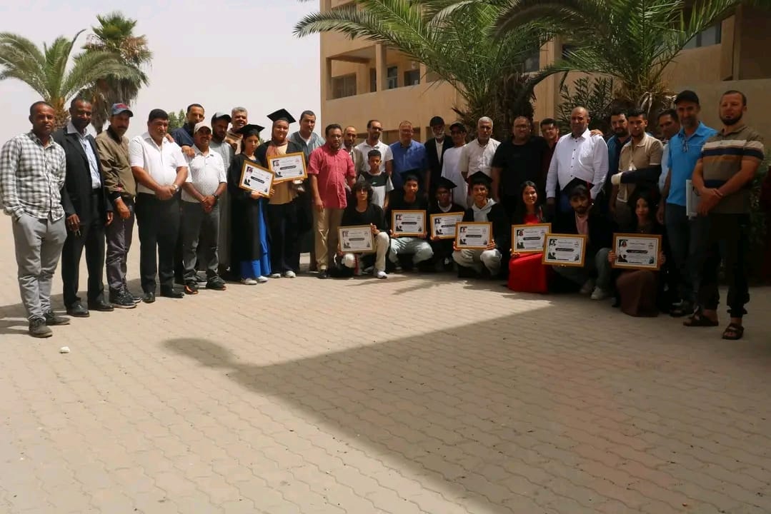 الفرع الإقليمي بمديونة للكونفدرالية الوطنية لجمعيات أمهات وآباء وأولياء التلاميذ يعقد اجتماعه الدوري ويكرّم المتفوقين في البكالوريا