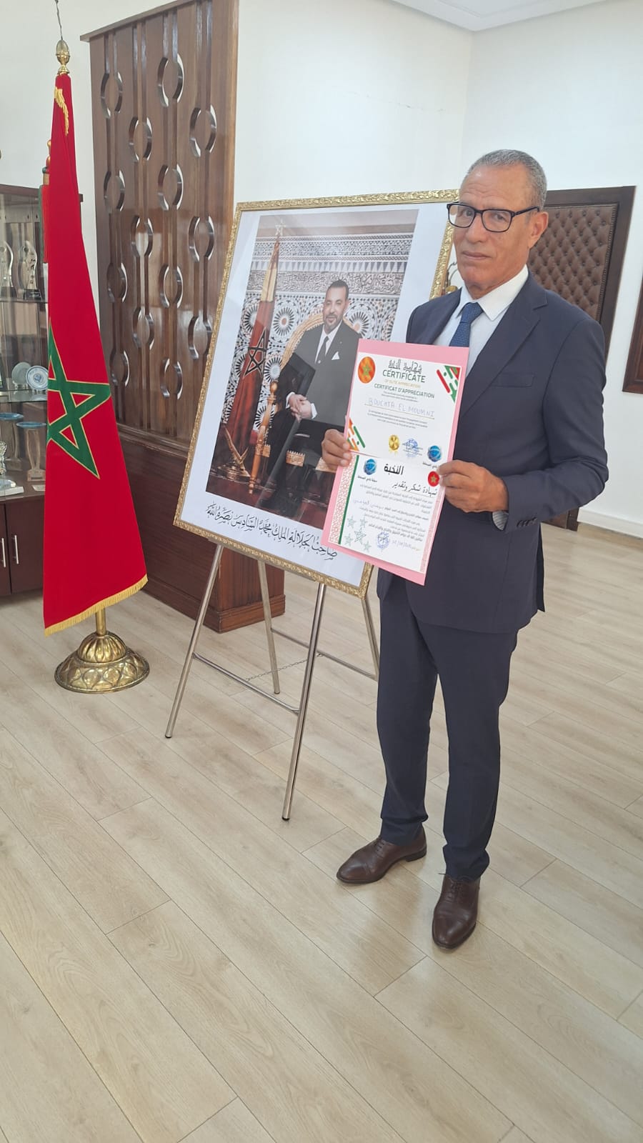 تتويج. السيد بوشتى المومني رئيس جامعة عبد المالك السعدي بتطوان بشهادة النخبة للتميز المهني