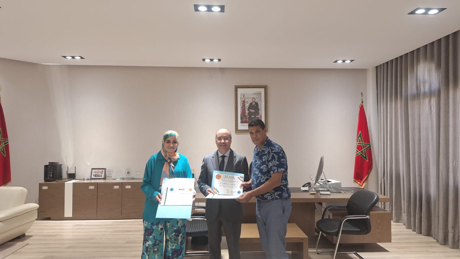 تتويج الدكتور احمد مغني مدير المدرسةالوطنية للتجارةوالتسيير بطنجة بشهادة النخبةللتميز المهني.